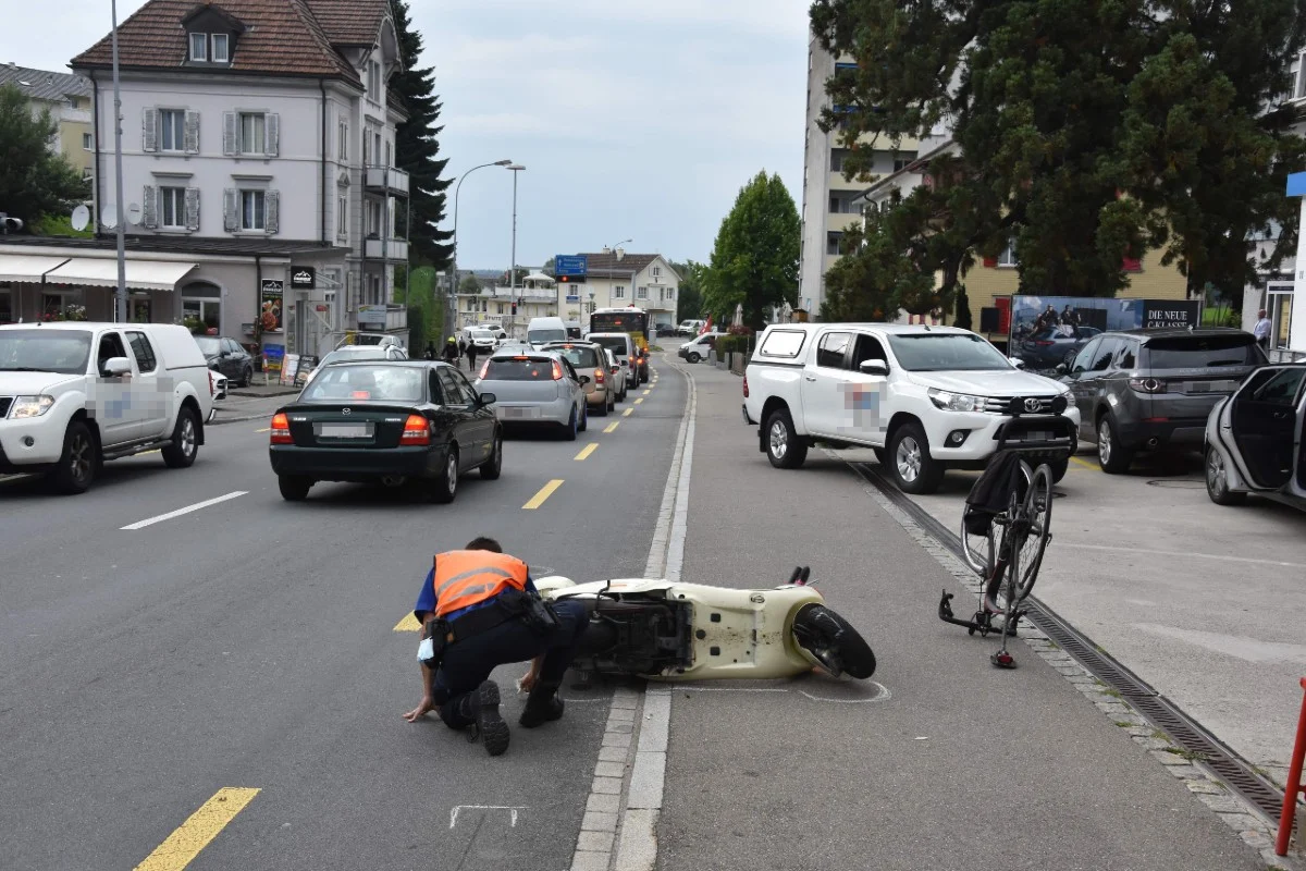 Wittenbach SG - Kollision heute Nachmittag zwischen Vespa und Velo 