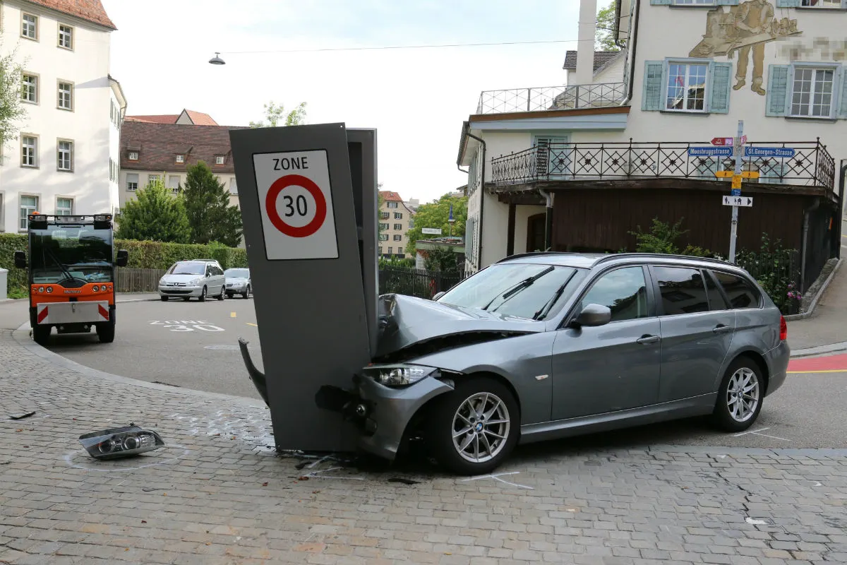 St.Gallen SG - 20-Jähriger flüchtet im BMW vor der Polizei
