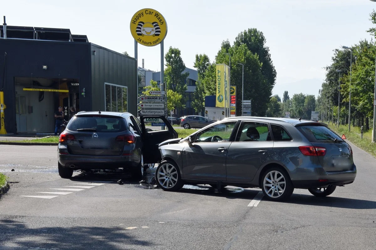 Hochdorf LU - Heftiger Crash zwischen zwei Fahrzeugen