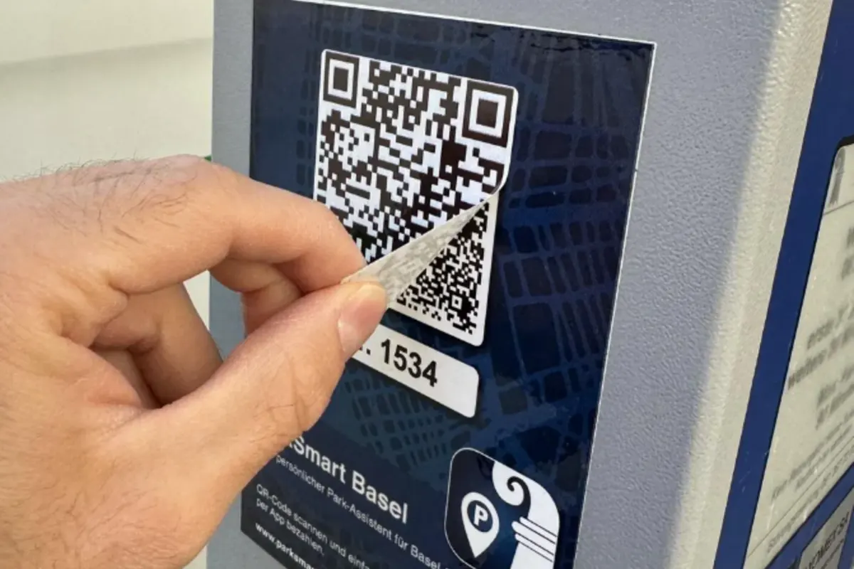 Basel - Gefälschte QR-Codes auf Parkuhren