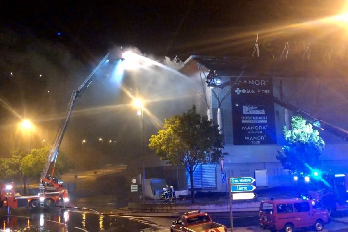 Siders VS - Brand auf dem Dach eines Einkaufscenters
