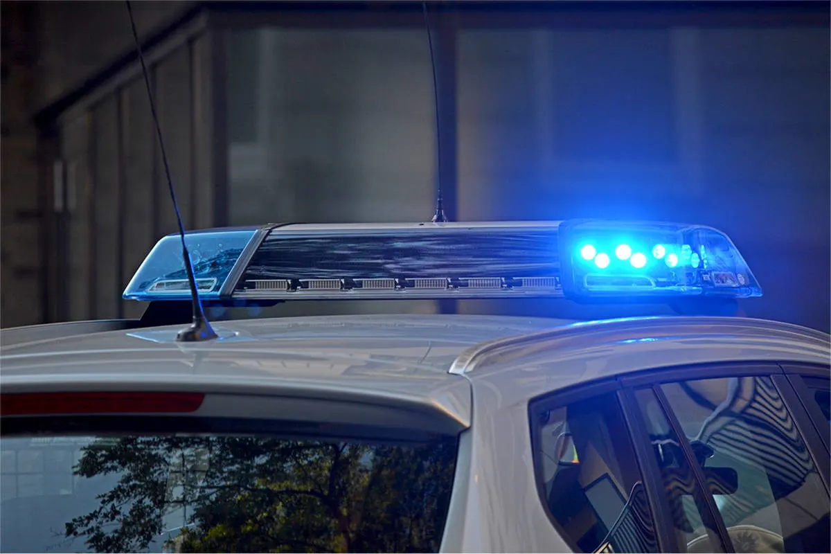 Düsseldorf - Junger Mann aus dem Fenster gestoßen!