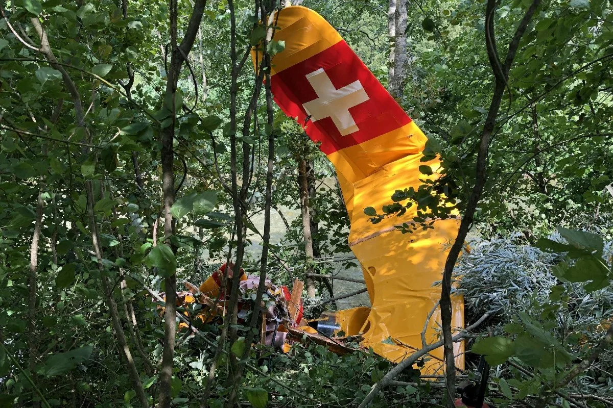 Flugunfall in Epagny FR - Landung verpasst und in Waldrand abgestürzt!
