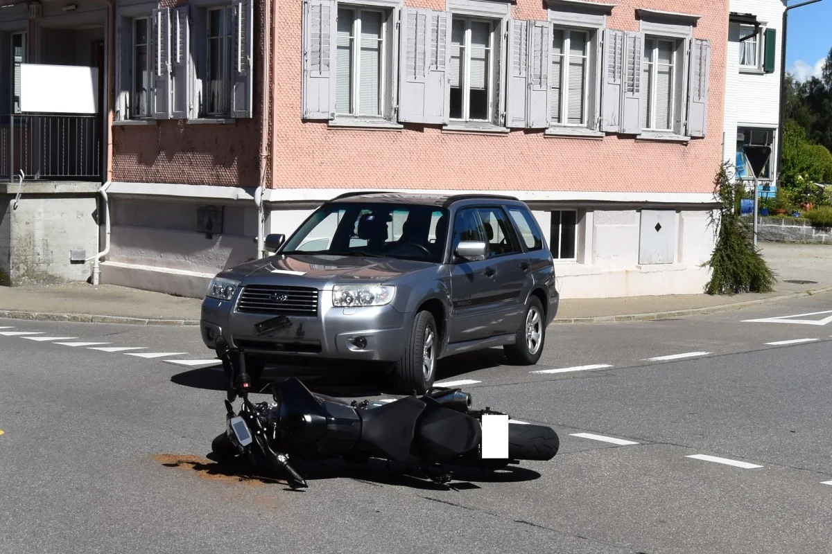 Verkehrsunfall in Wald AR - Motorrad übersehen