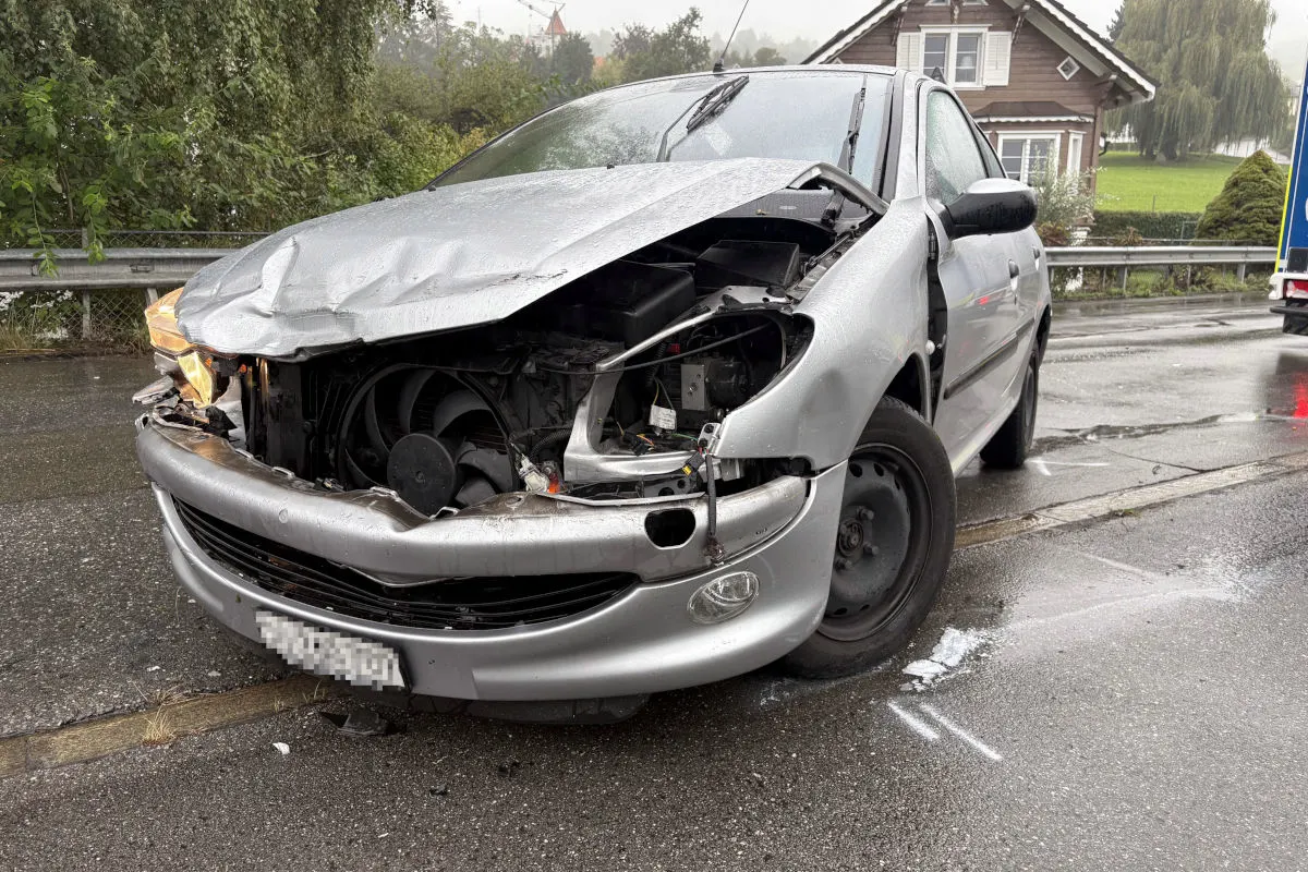 Unfall in Rorschacherberg SG – Automobilistin prallt gegen Leitplanke