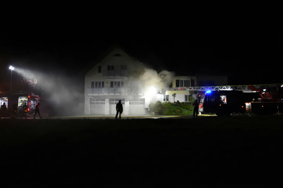 Untereggen SG - Zwei Verletzte bei Zimmerbrand