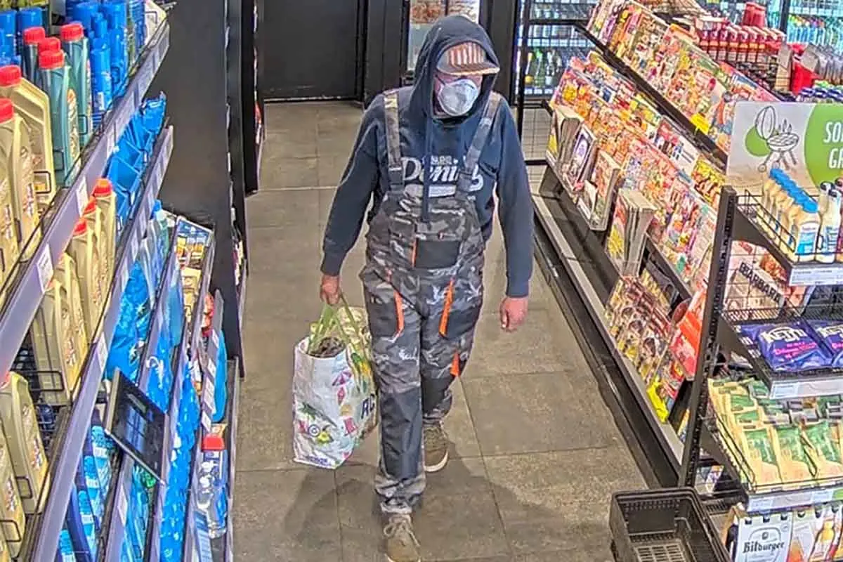  Öffentlichkeitsfahndung in Essen - Unbekannter entwendet Alkoholika und droht Mitarbeiterin - Wer kennt den Mann?