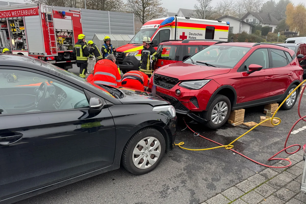 Westerburg RP – Frau nach Unfall unter Pkw eingeklemmt