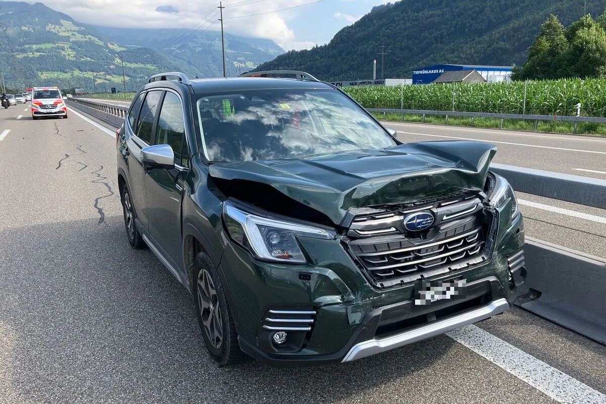 Autobahn A3 in Bilten GL - Auffahrkollision bei hohem Verkehrsaufkommen