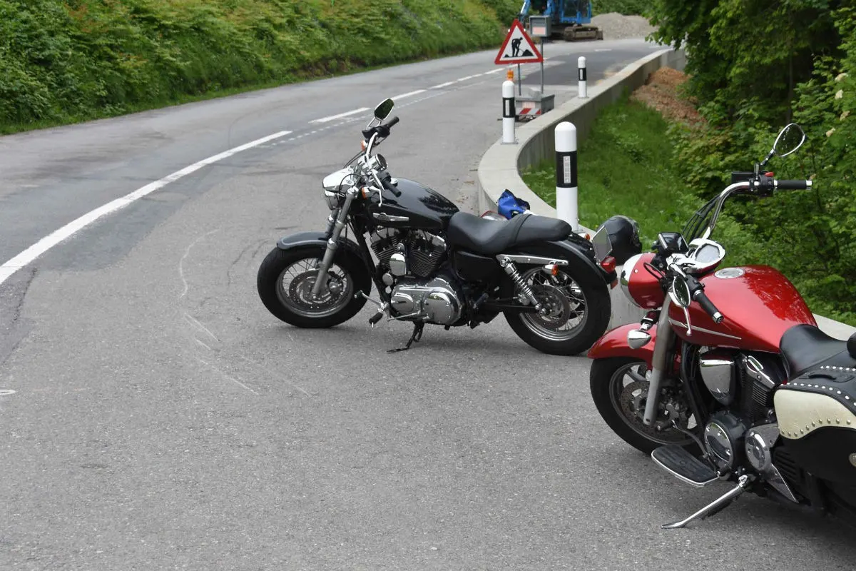 Mühlrüti SG - Motorradfahrerin verletzt sich bei Sturz
