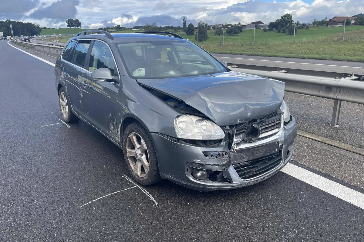 Gossau SG - Auffahrkollision zwischen einem Auto und einem Lieferwagen