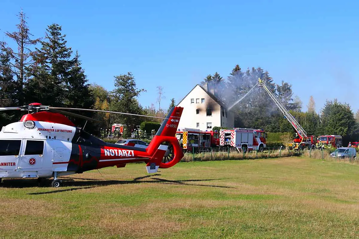 Hallschlag - Zwei Menschen werden bei Wohnhausbrand verletzt