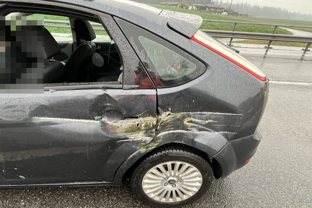 A1/Mägenwil AG - Lastwagen verliert Ladung während der Fahrt