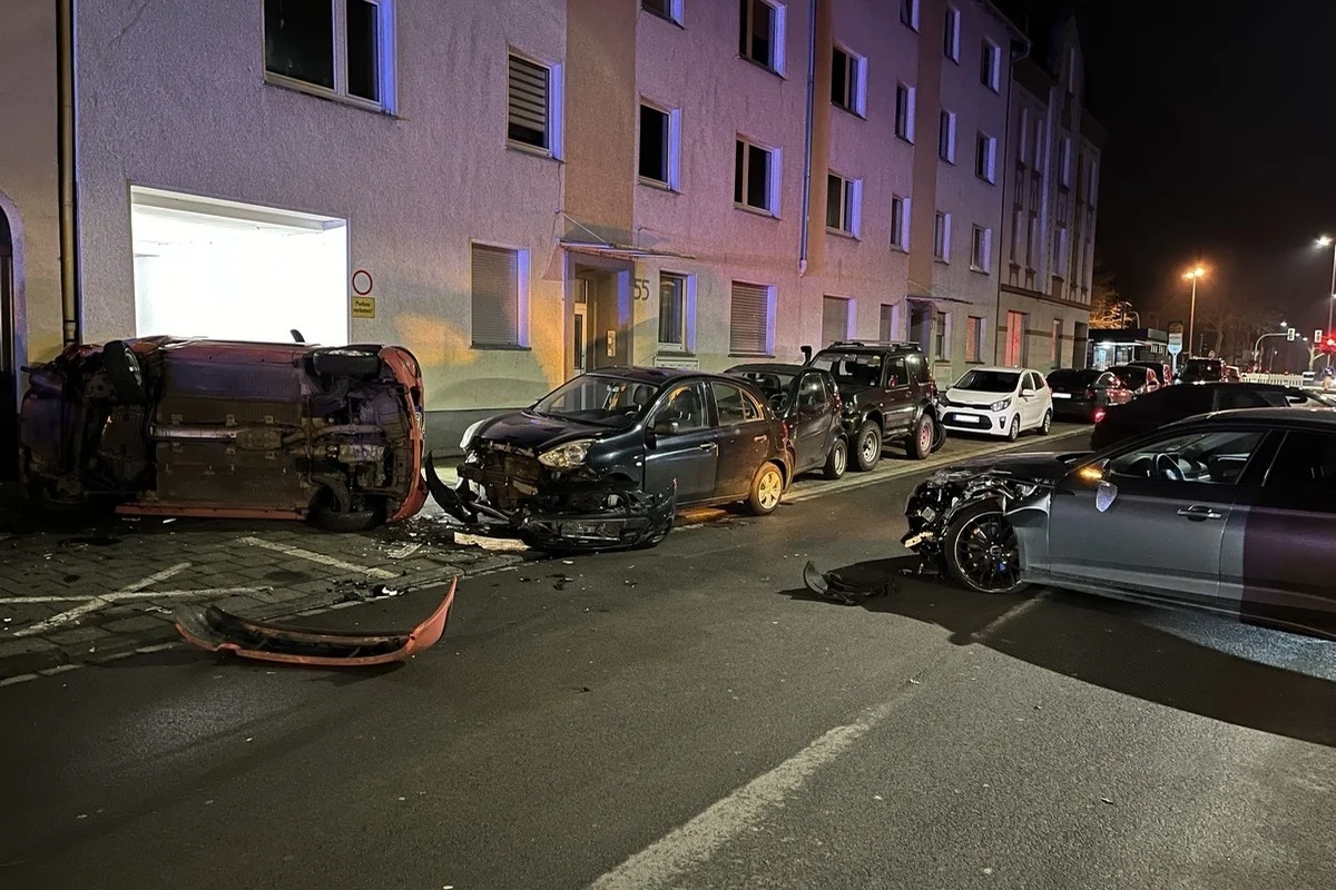 Stahlhausen NW -  Betrunken mit fünf Fahrzeugen kollidiert 