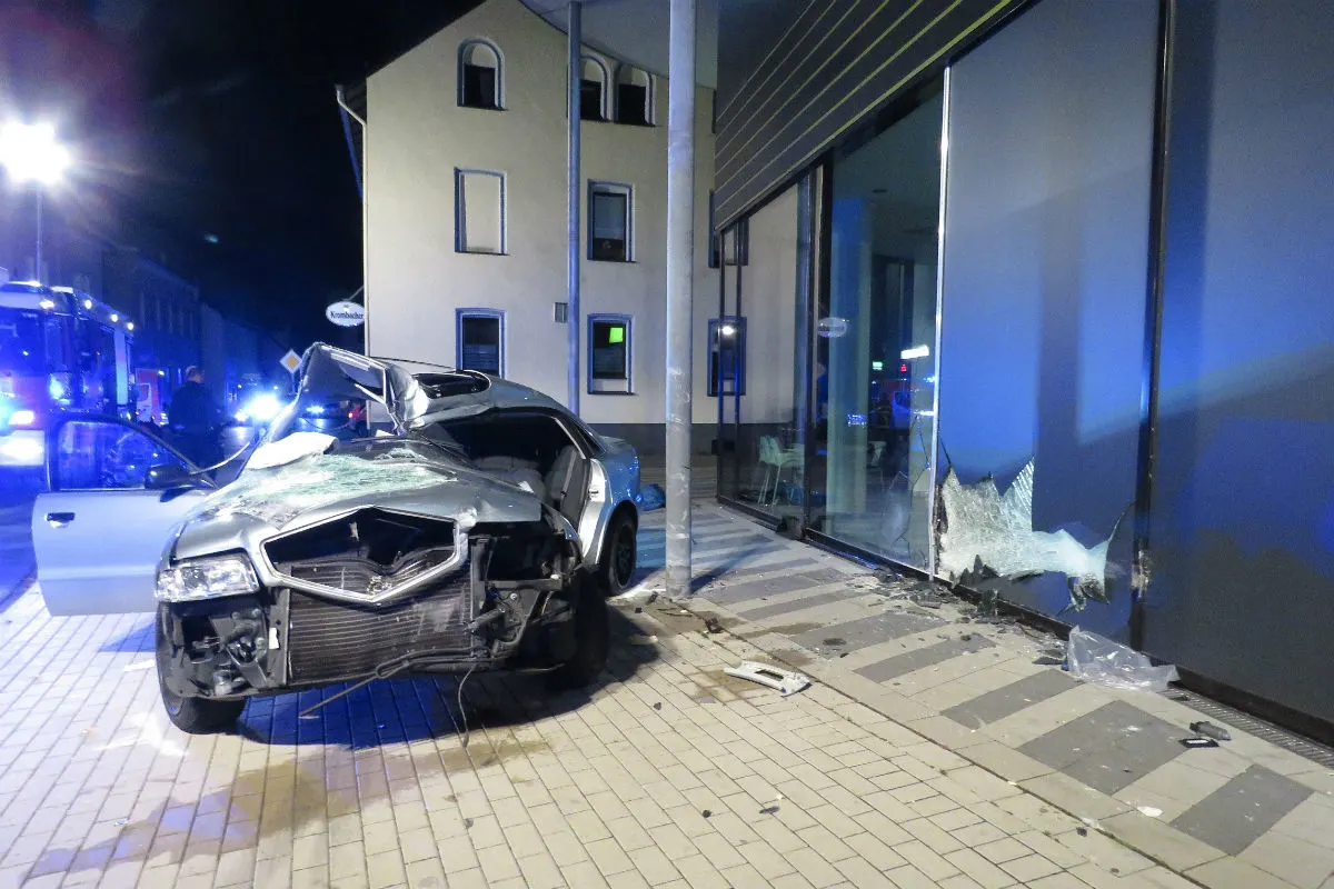 Mutmassliches illegales Rennen endet mit schwerem Unfall!