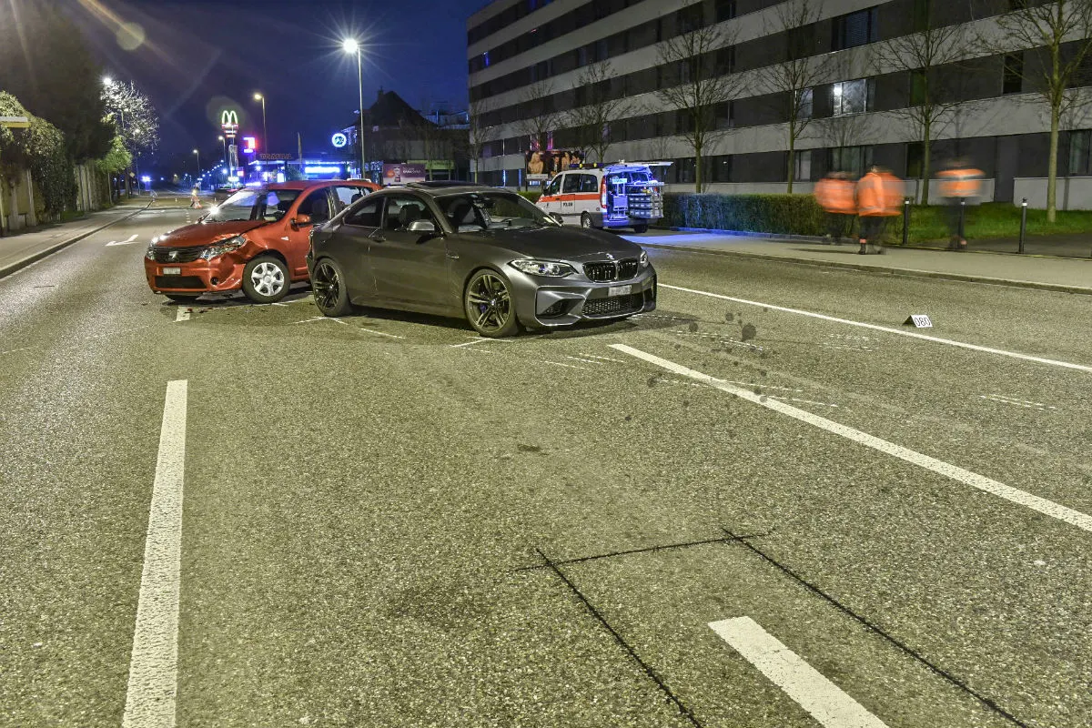 Schlieren ZH - Verkehrsunfall fordert leicht verletzten Mann