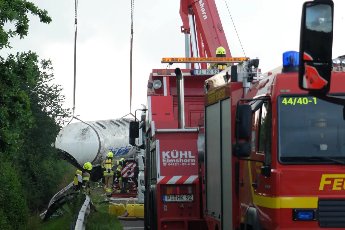 Gefahrguttransporter verunglückt auf A23