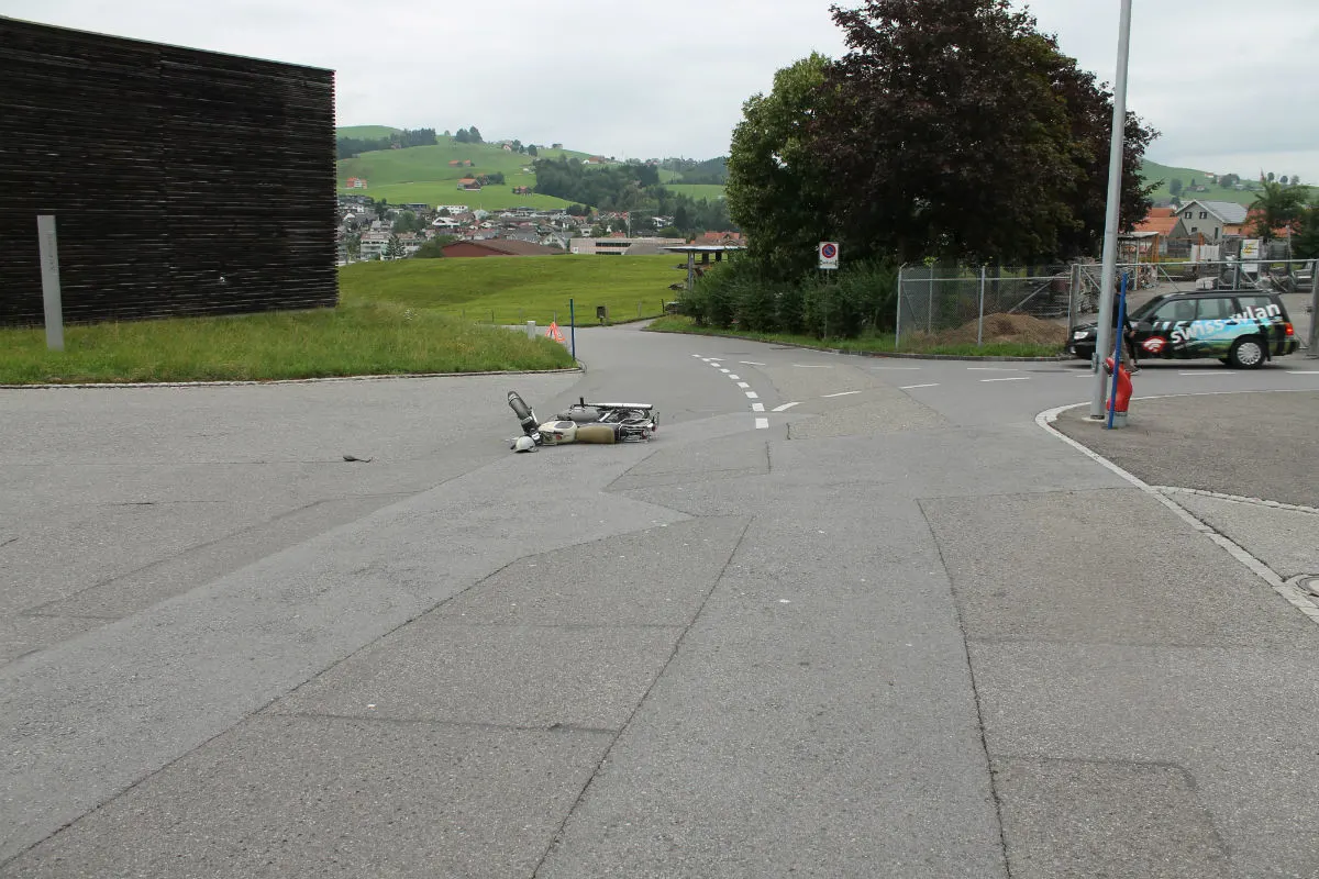 Appenzell AI - Rechtsvortritt missachtet und kollidiert