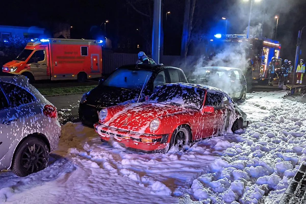 Herne - 45-jähriger Porsche brennt aus