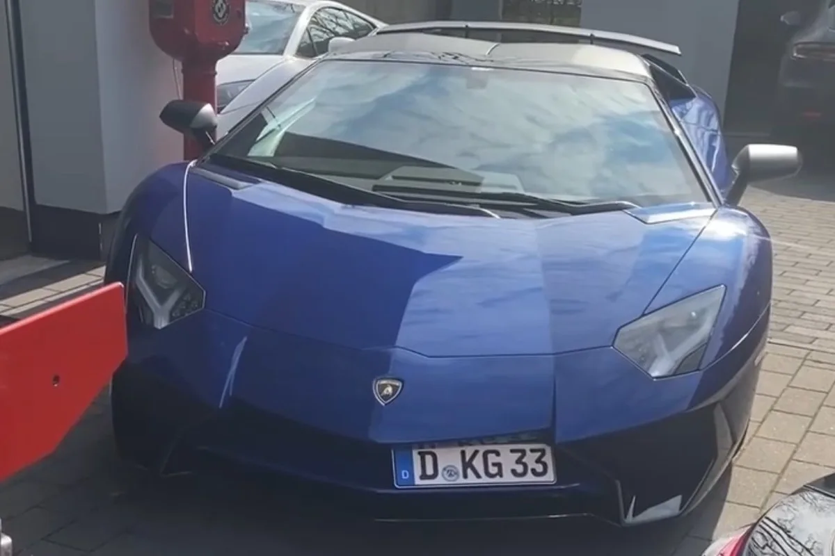 Mülheim an der Ruhr - Lamborghini aus Garage gestohlen