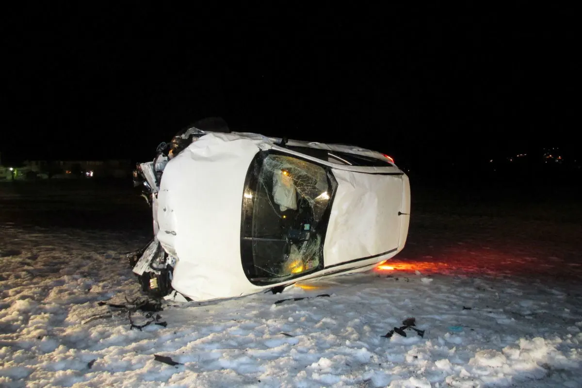 Näfels GL - Alkoholisierte Autofahrerin landet im Wiesland