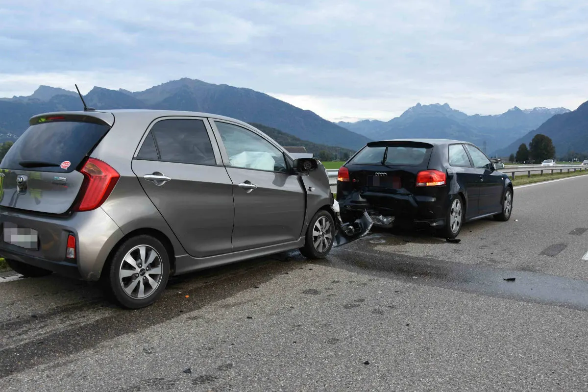 Unfall Benken SG -  Auffahrkollision auf der Autobahn A53