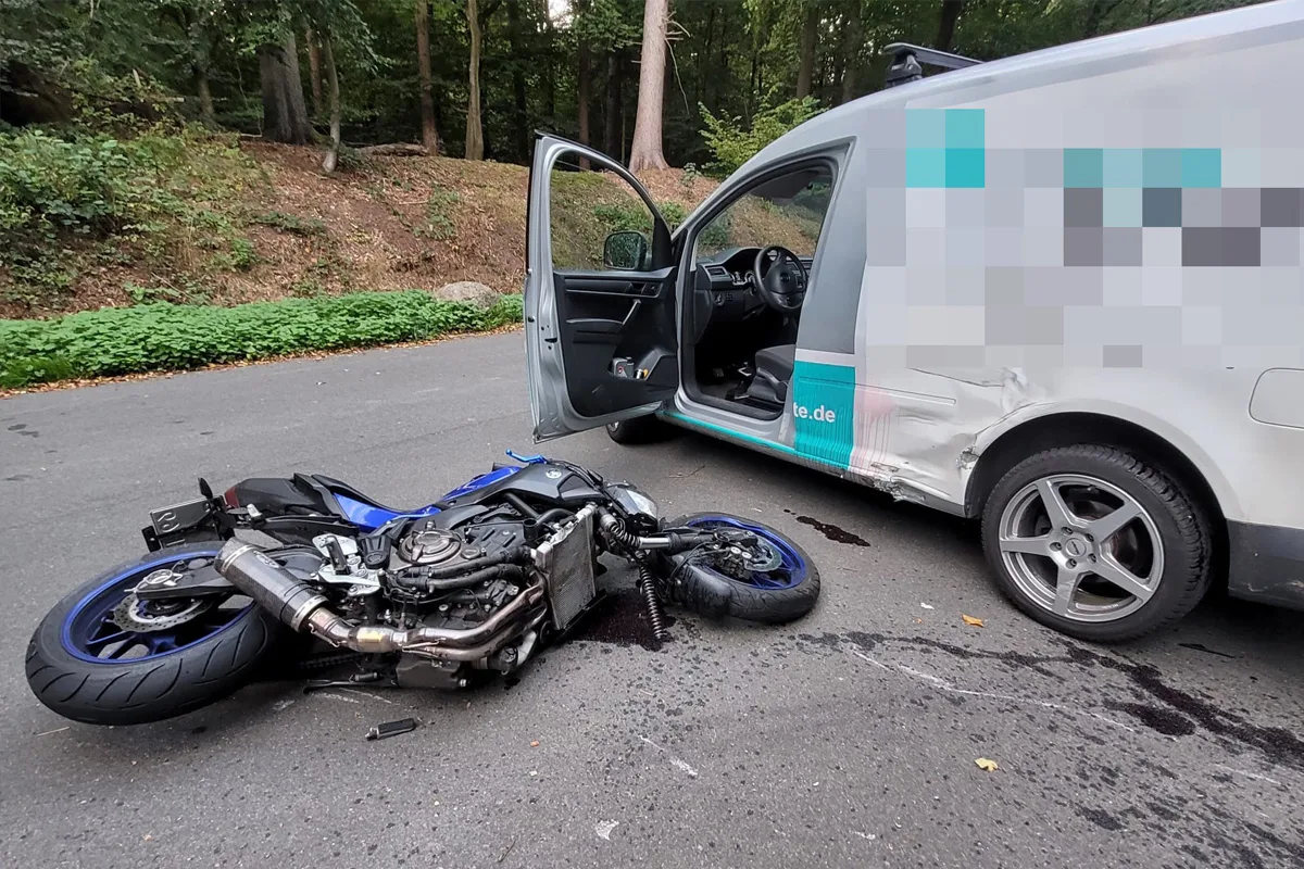 Harsefeld NI – Unfall von Motorrad und abbiegendem Pkw
