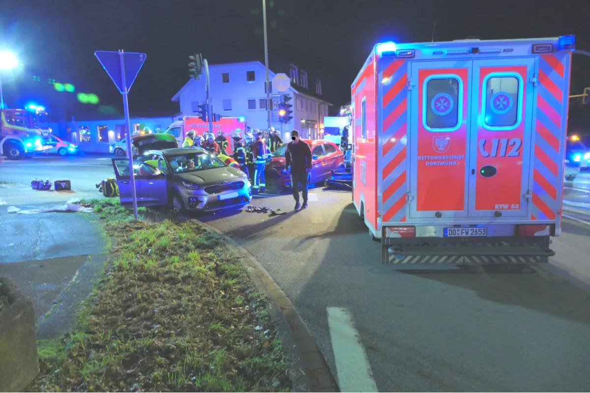 Dortmund - Verkehrsunfall mit vier Verletzten