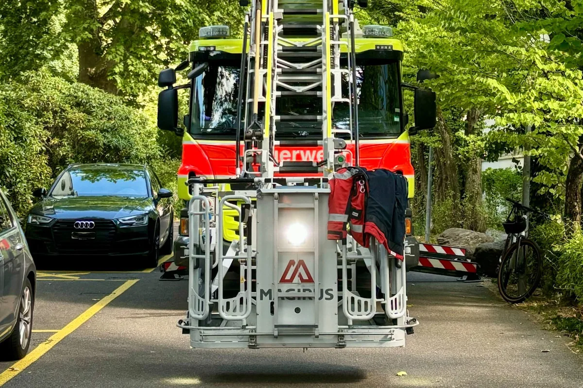 Kreis 1 Zürich ZH – Brand eines Akku beschäftigt Feuerwehr