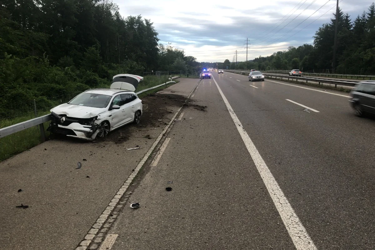 Züberwangen SG - 43-Jähriger baut auf Autobahn Totalschaden