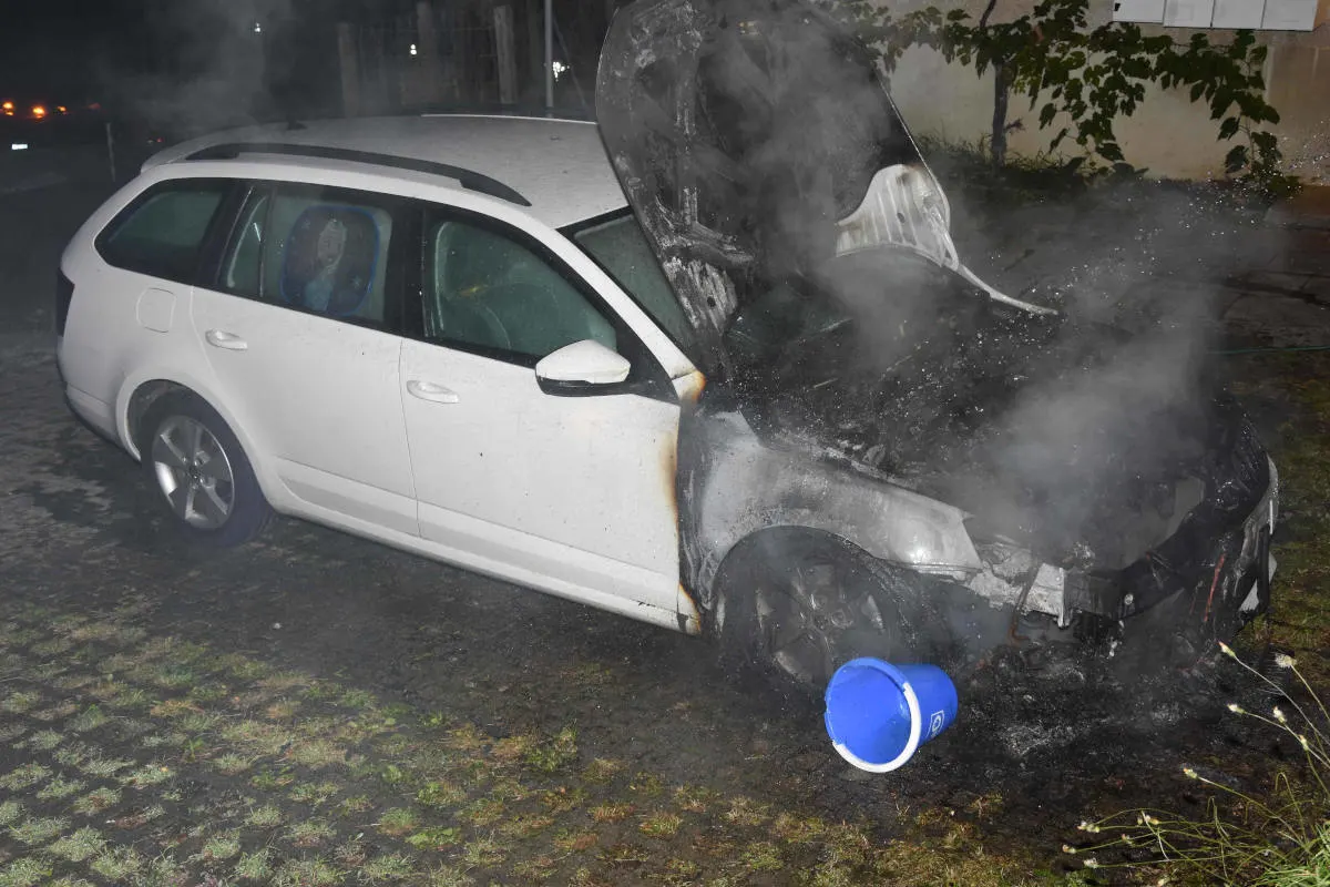 Brand in Uznach SG – Brennendes Auto von Anwohnern gelöscht
