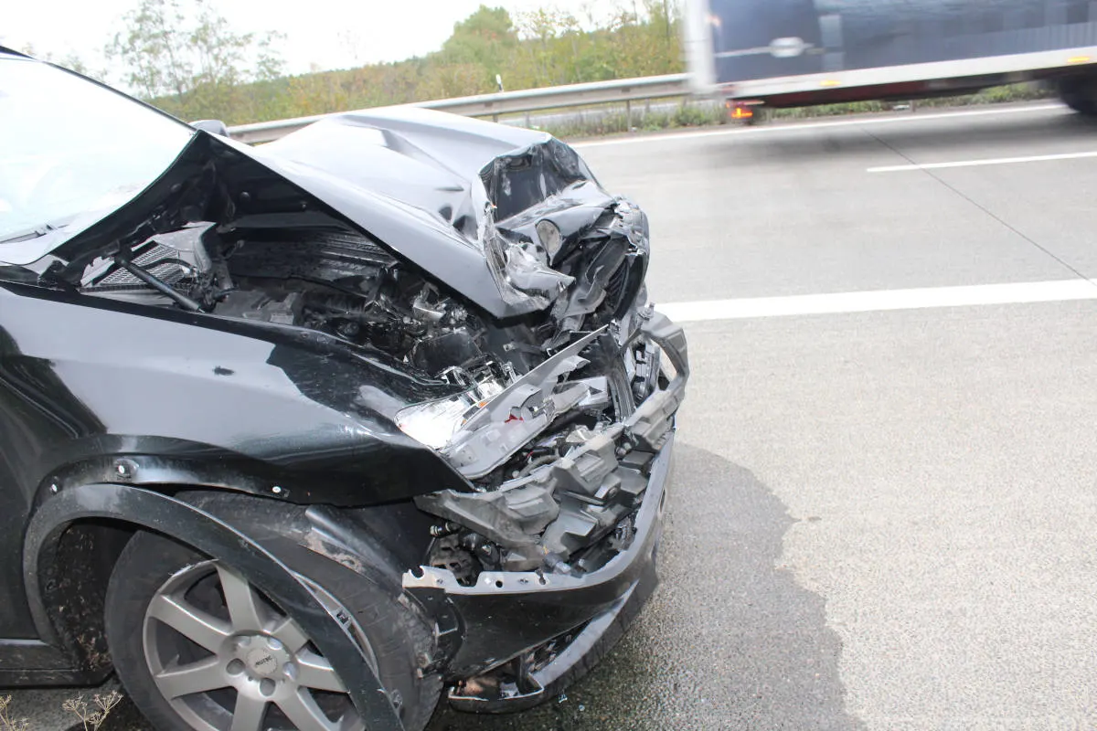 Unfall A6 Ramstein-Miesenbach – Auf Lastwagen aufgefahren