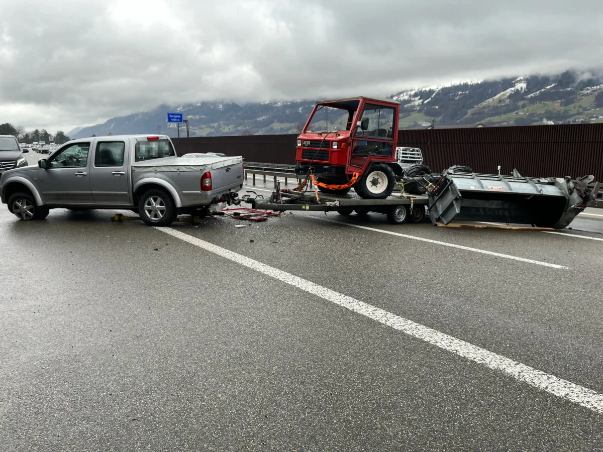 A3 Sargans SG – Rückstau nach Selbstunfall mit Anhängerzug