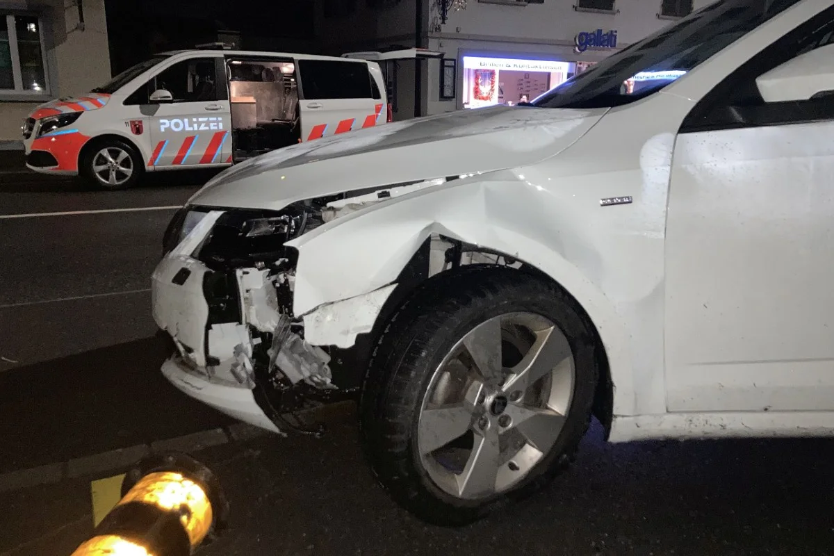 Näfels GL - Unfall wegen Sekundenschlaf 