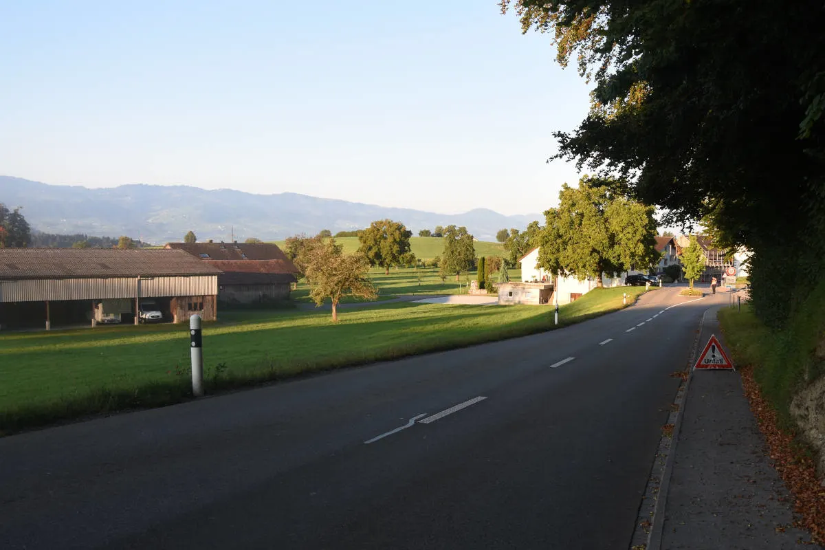 Unfall in Neuhaus SG – Motorradfahrer bei Selbstunfall verletzt