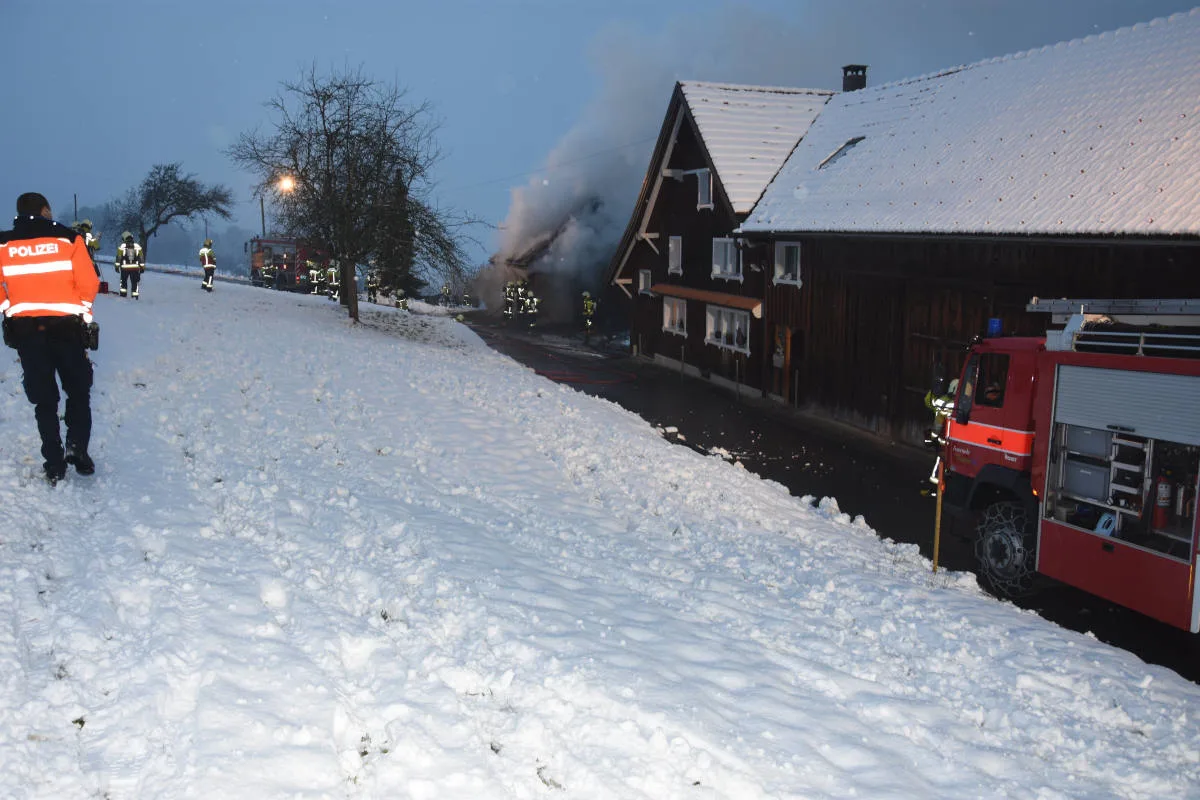 Brand Oberhelfenschwil SG – Feuer in freistehender Garage ausgebrochen
