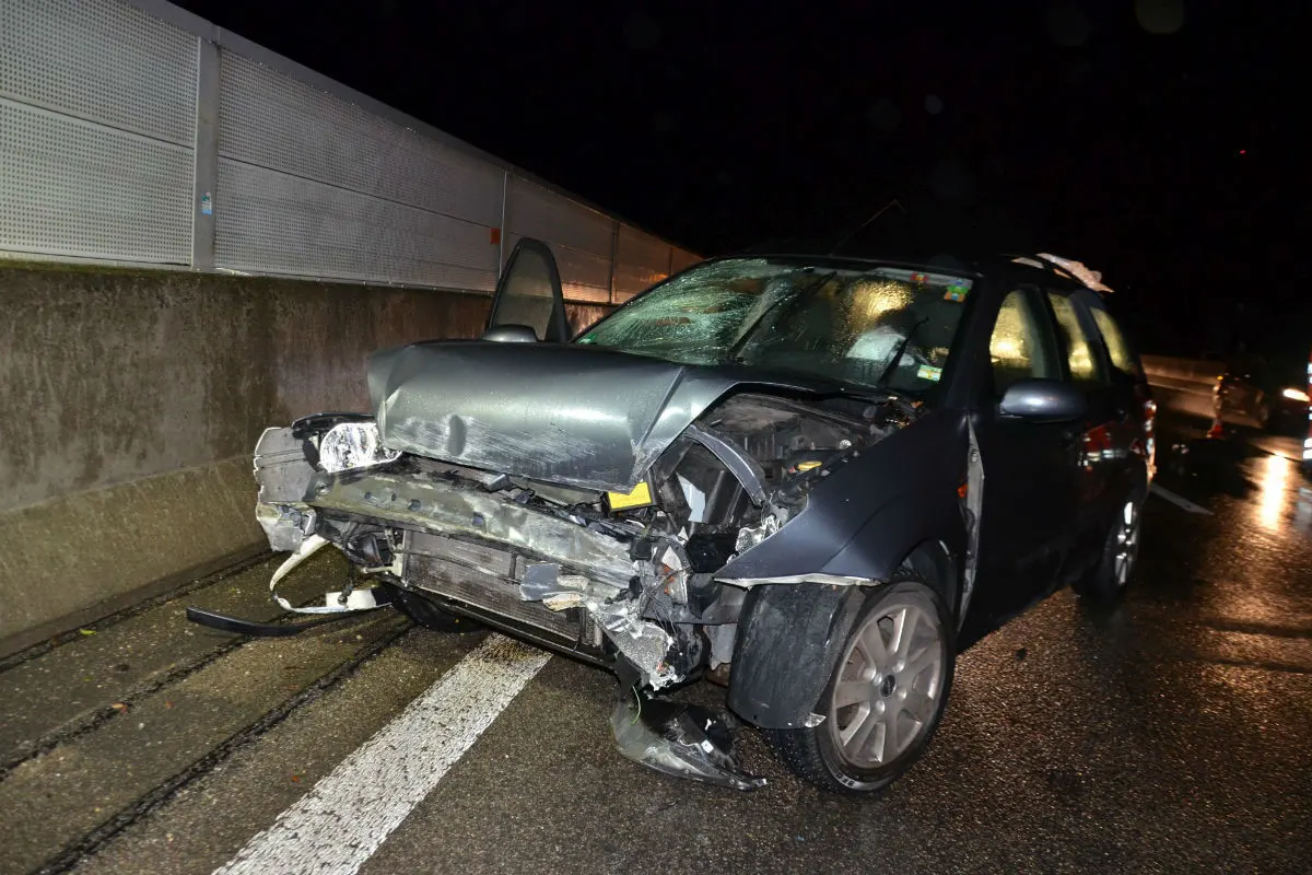 Sissach BL - Kollision fordert vier Verletzte