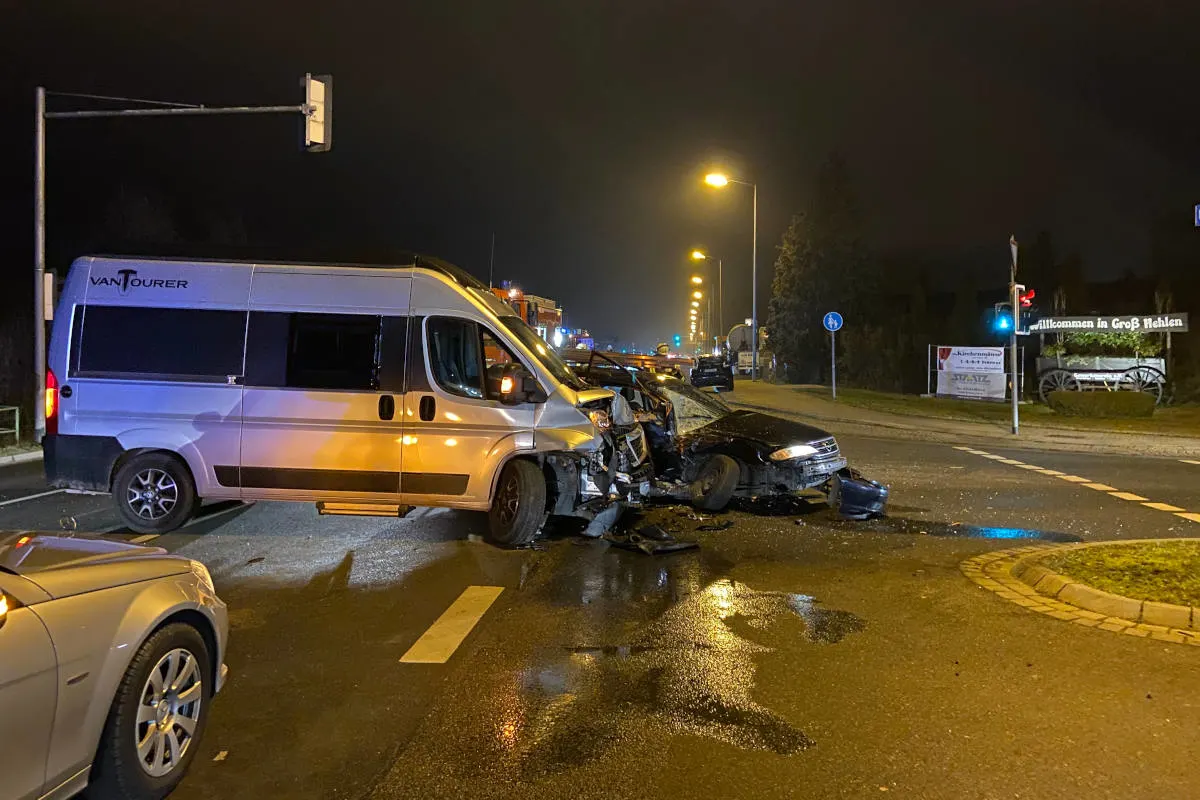Groß Hehlen - Frontalkollision beim Abbiegen