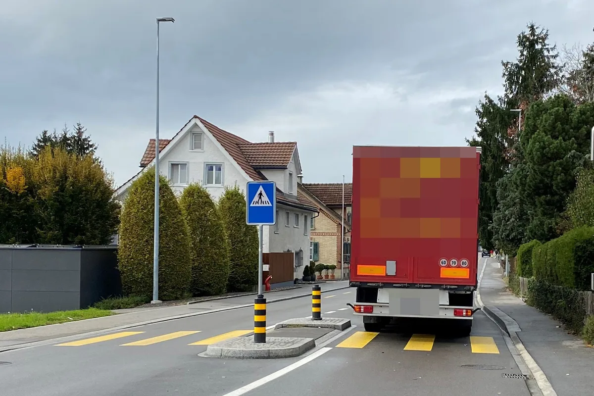 Unfall in Neukirch TG - E-Bike-Fahrer nach Unfall mit Lkw mittelschwer verletzt