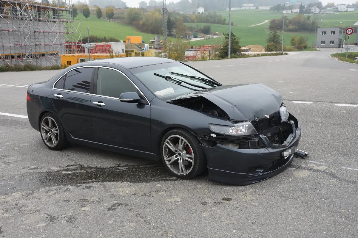 Bazenheid SG - Bei Auffahrkollision verletzt