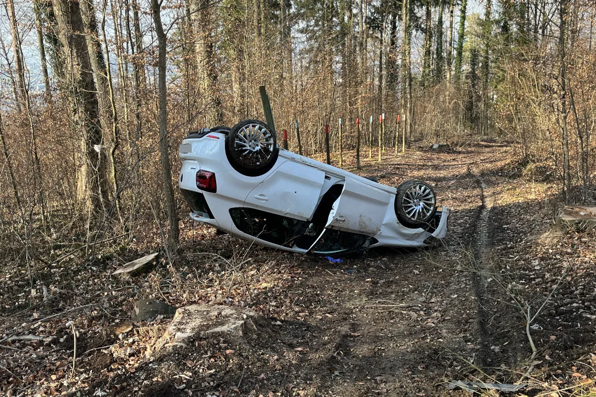 Dornach SO – Auto überschlägt bei Selbstunfall