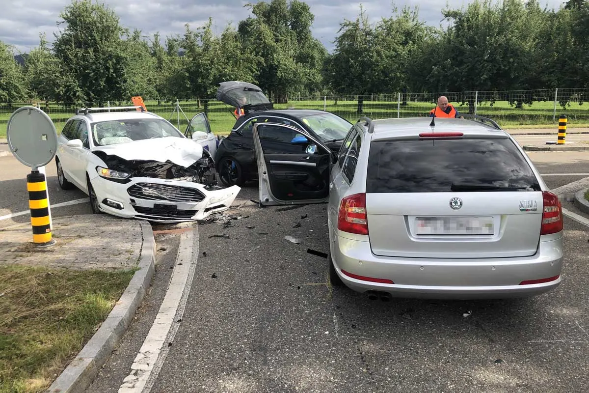 Mörschwil SG - Schwerer Unfall zwischen drei Autos