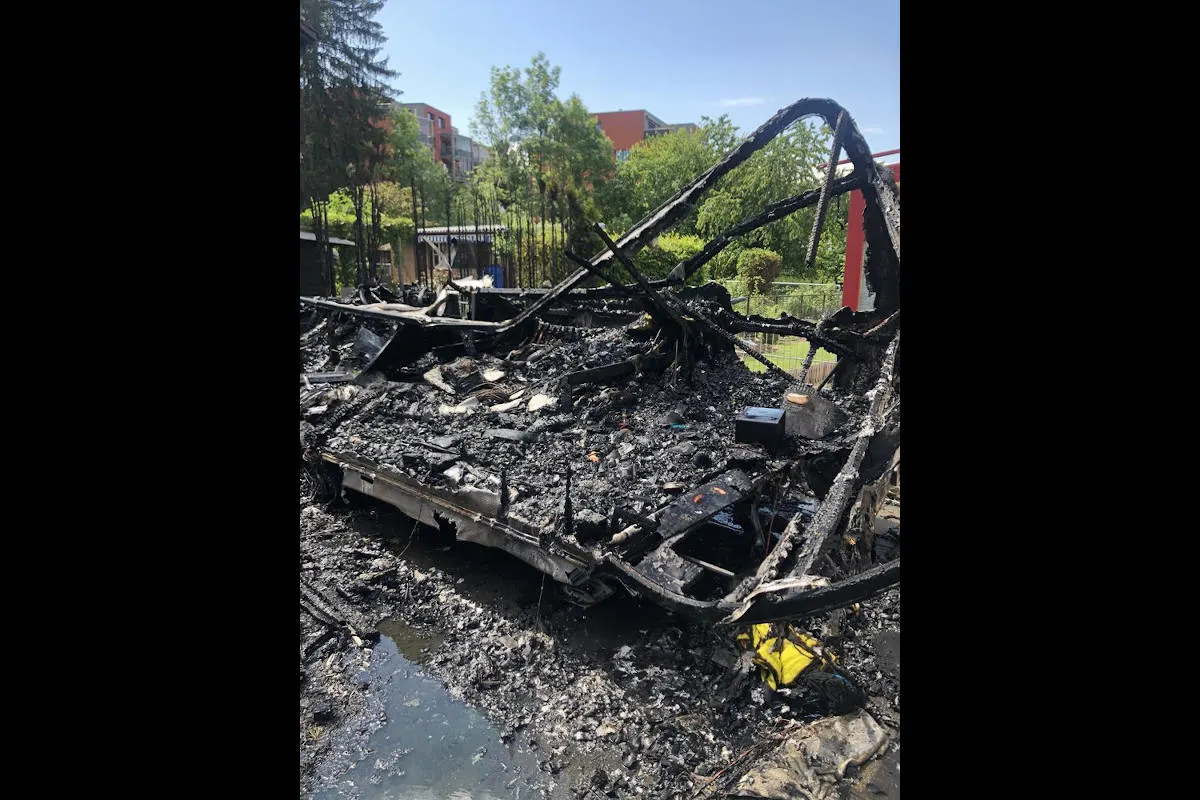 Rüti ZH – Hoher Sachschaden bei Wohnwagenbrand