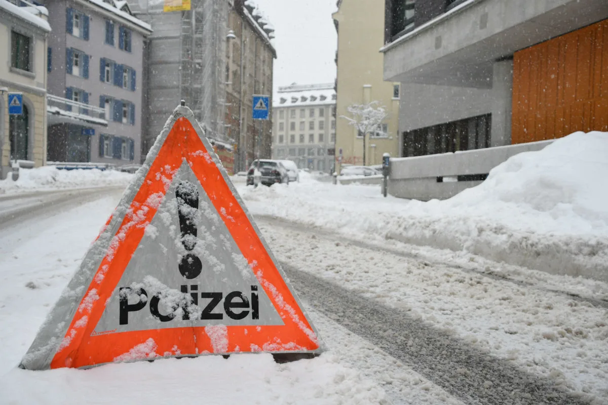 St. Gallen SG - Schnee bringt Unfälle, Stau und viel Arbeit