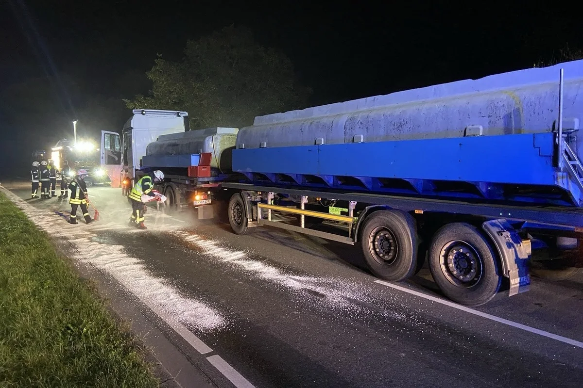 Kröv -  Diesel auf der Fahrbahn - Vollsperrung der B53
