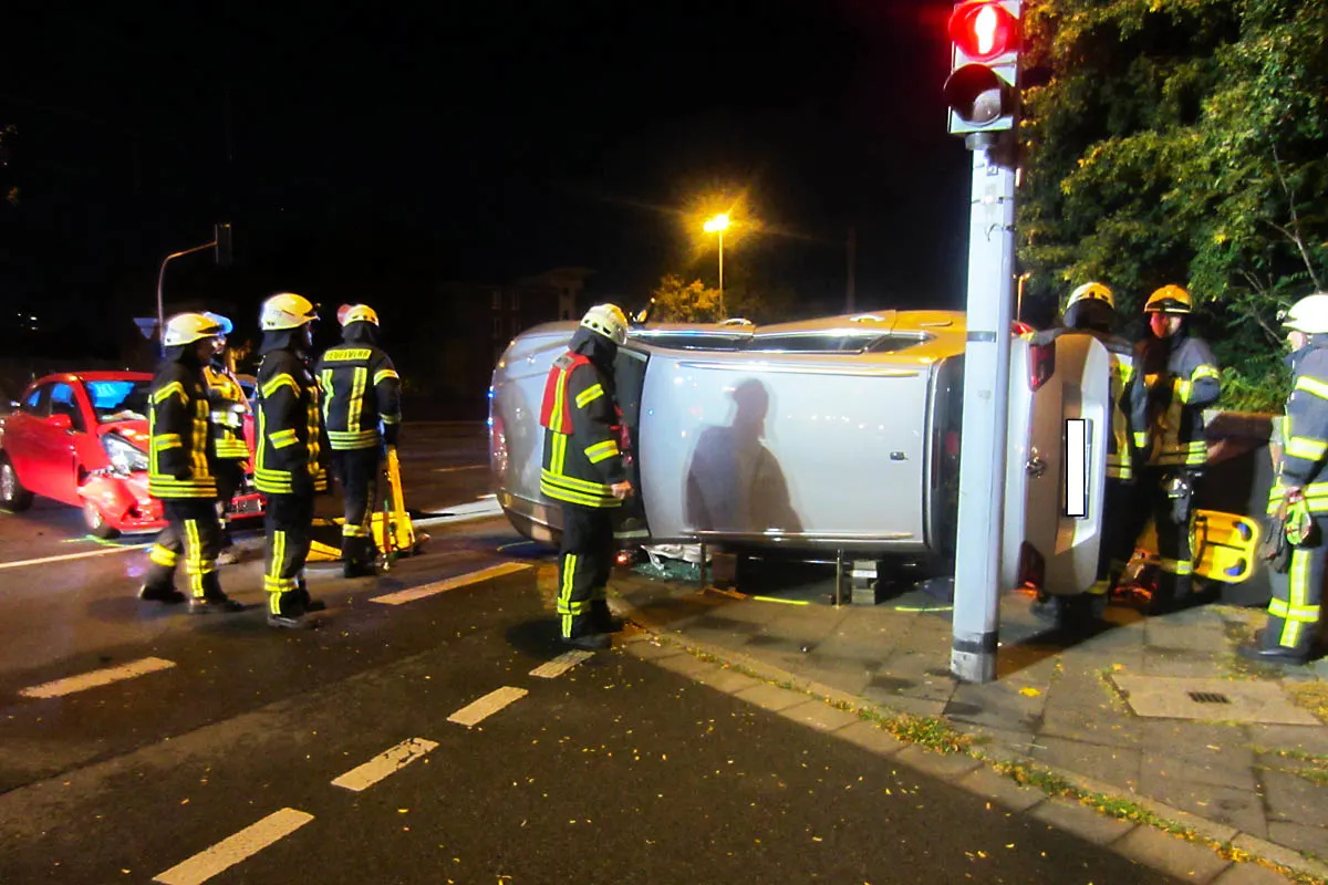 Mülheim an der Ruhr -  Verkehrsunfall mit zwei beteiligten Fahrzeugen