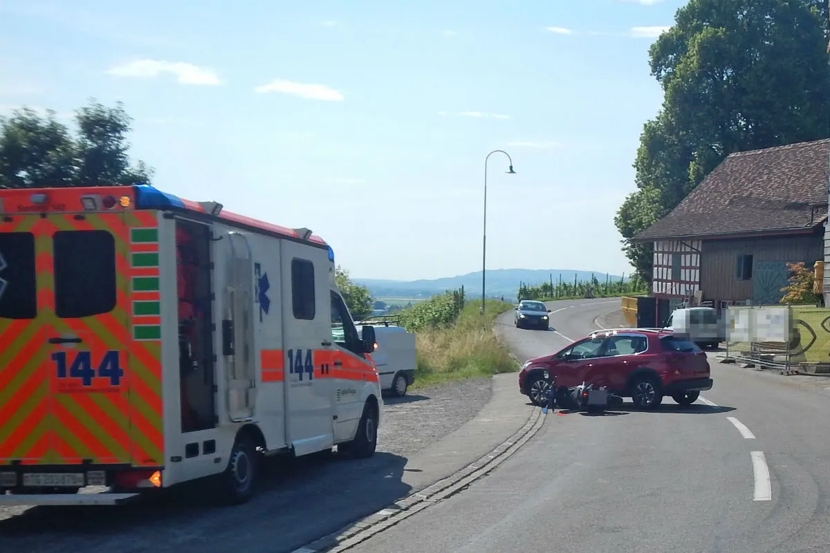 Ottoberg TG - Rollerfahrer (16) kollidiert mit Auto