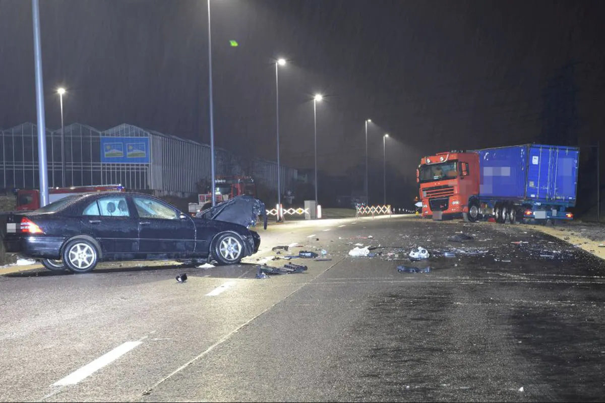 Kaisten AG - Frontal in Lastwagen geprallt