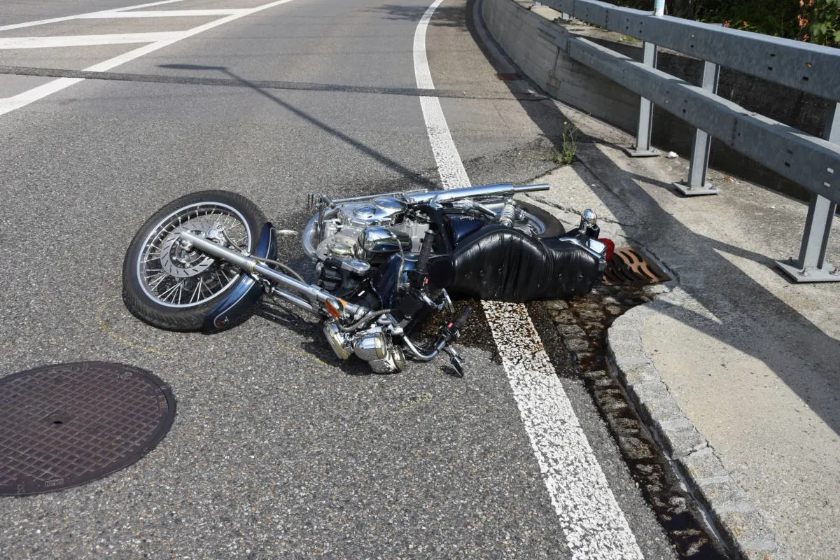 Bazenheid SG - Streifkollision fordert verletzten Motorradfahrer