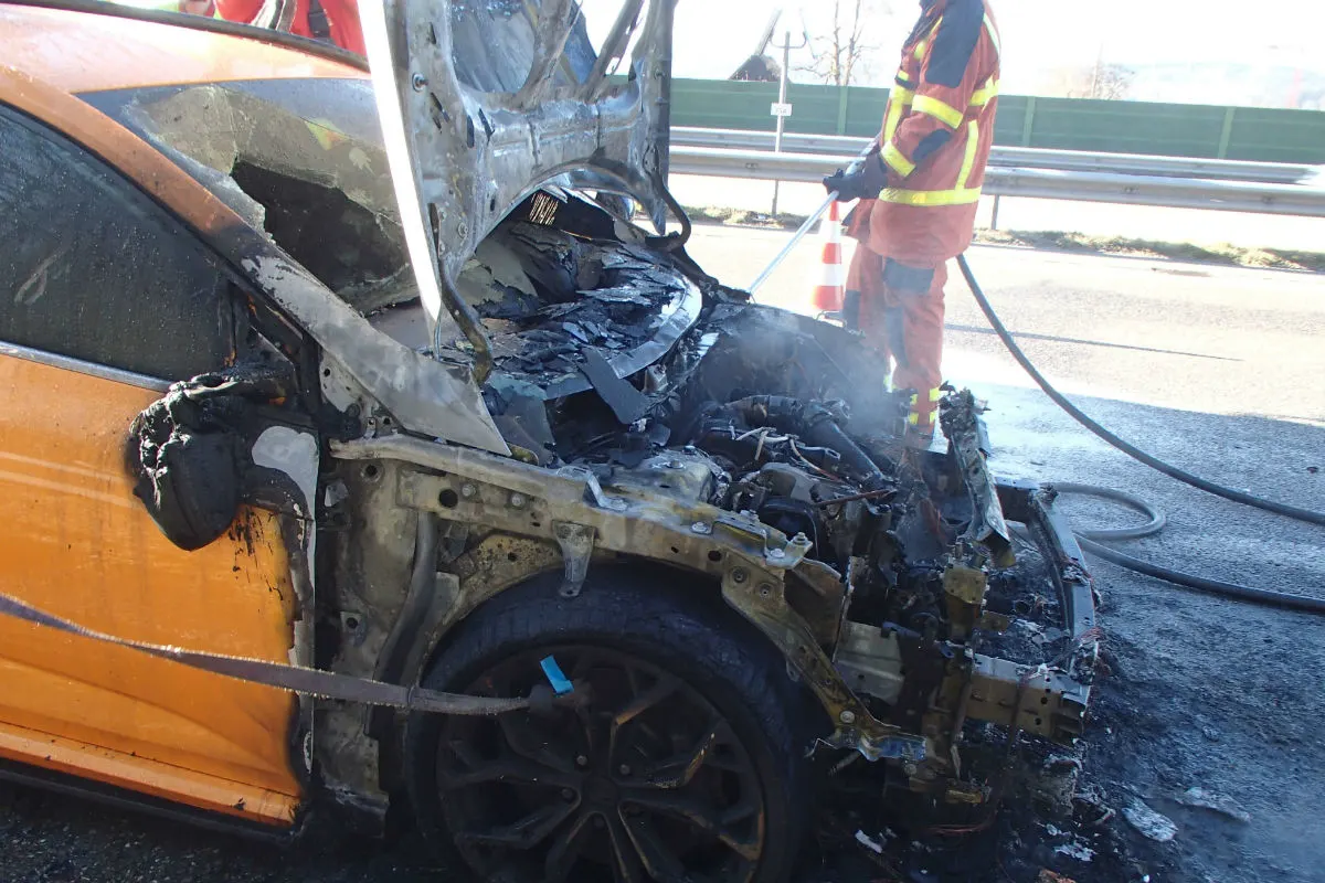 Oberentfelden/A1 AG - Auto in Brand geraten